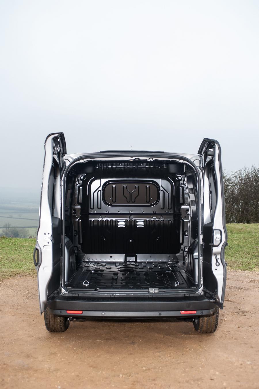  Fiat Doblo Cargo 2015 года  (UK) (фото 11 из 12)